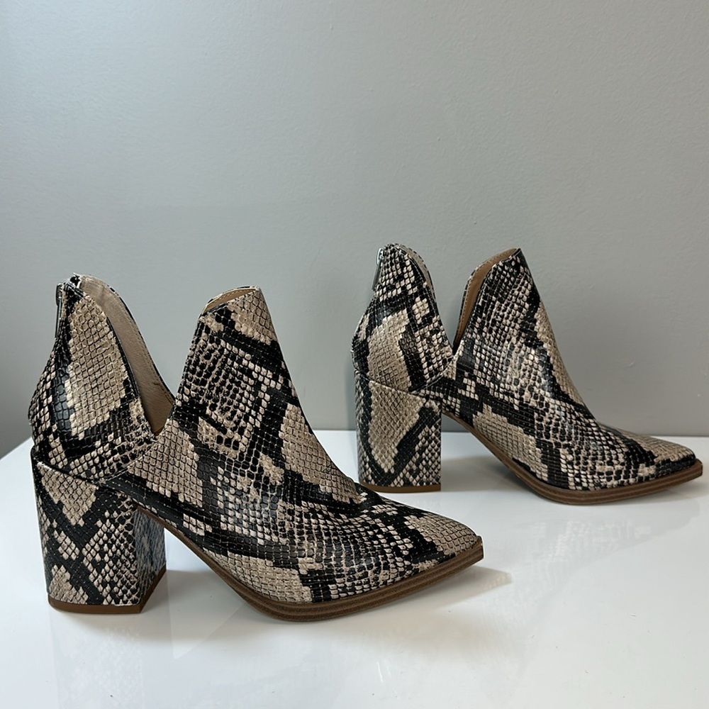Steve Madden Cedar Snake Skin Print Ankle‎ Booties Size 8 - Picture 2 of 15